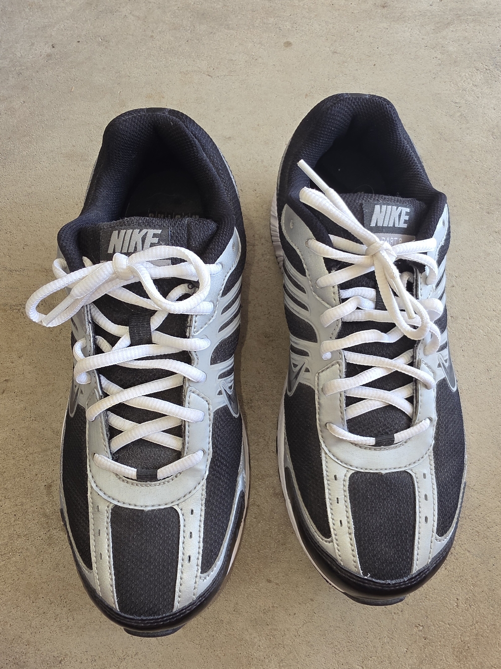 Nike Dart 8 Men’s Running Shoes Size 9 Black Silver White Sneakers